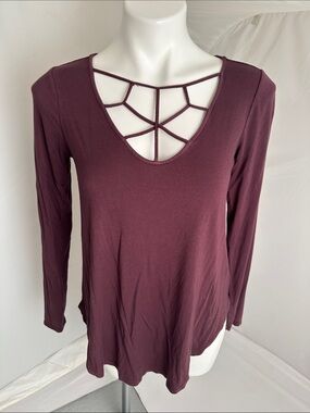 American Eagle Soft and Sexy maroon cage neckline long sleeve round hem shirt